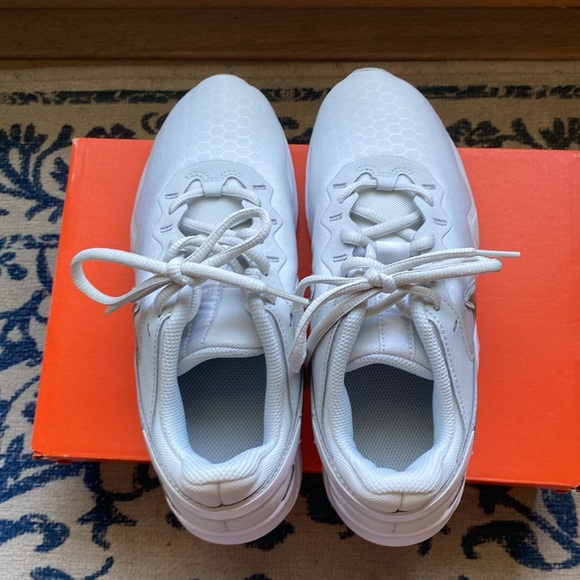 Nike Legend Essential 2 women’s training sneakers - Picture 8 of 8